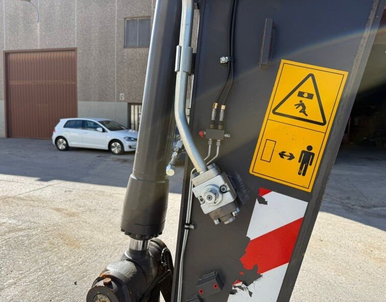 VOLVO  EW220E ***RAISING CAB***